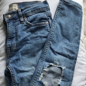 Free people busted knee skinnies size 24